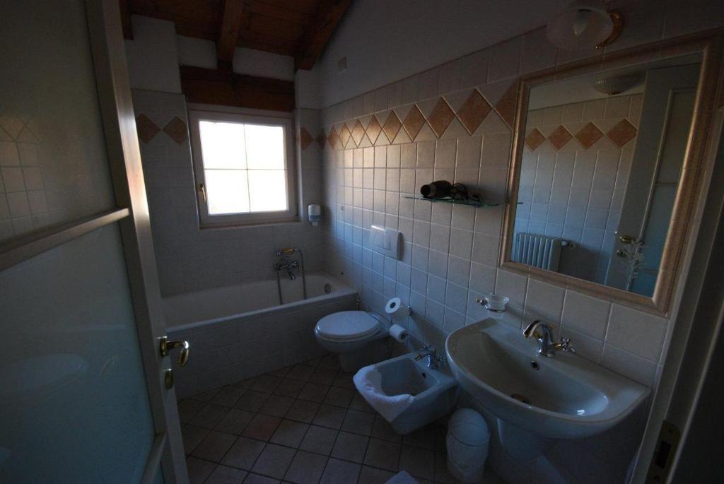 Garni Viggiona Hotel Trarego Room photo